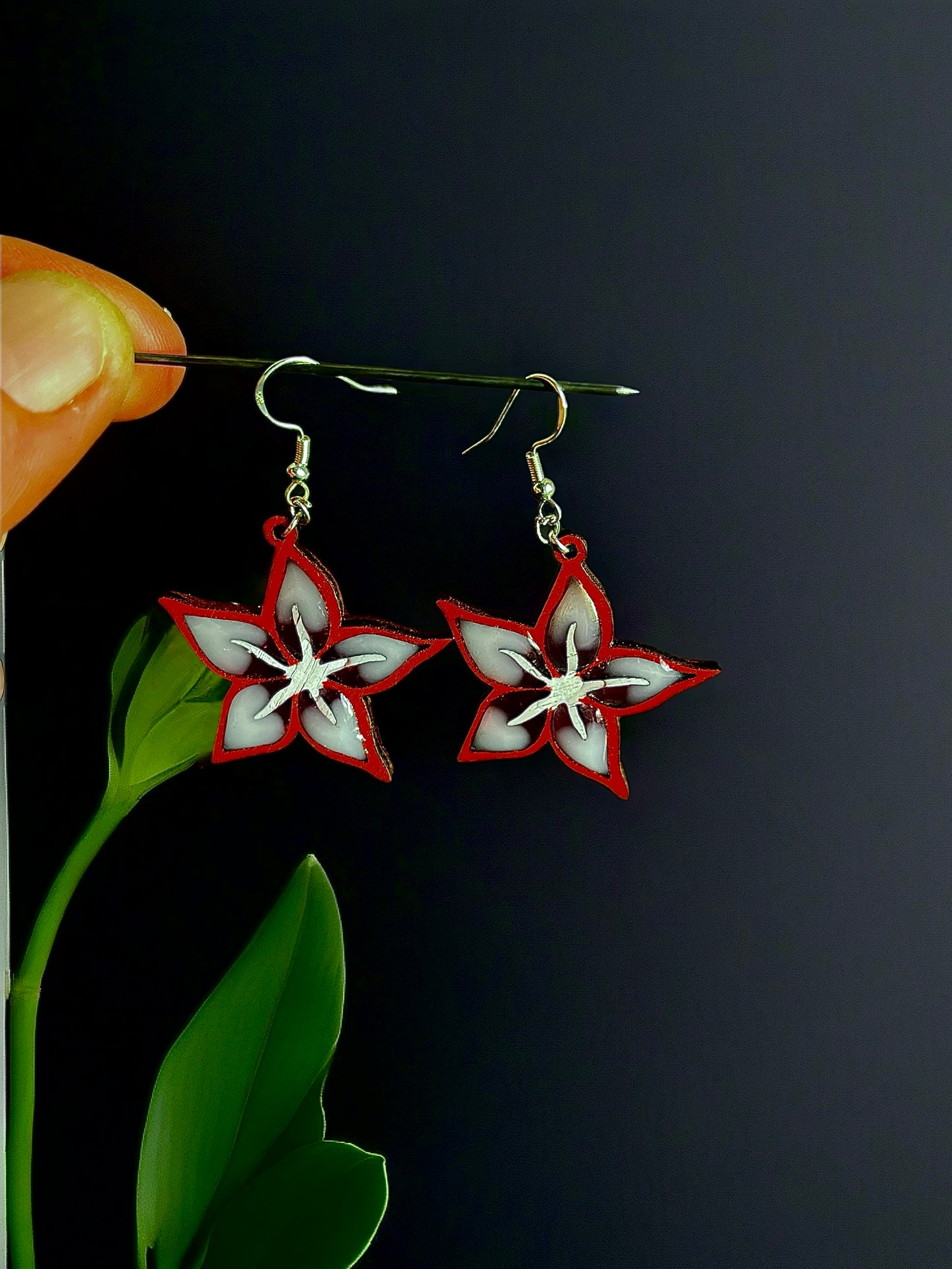 Boucle orchidée tropicale rouge