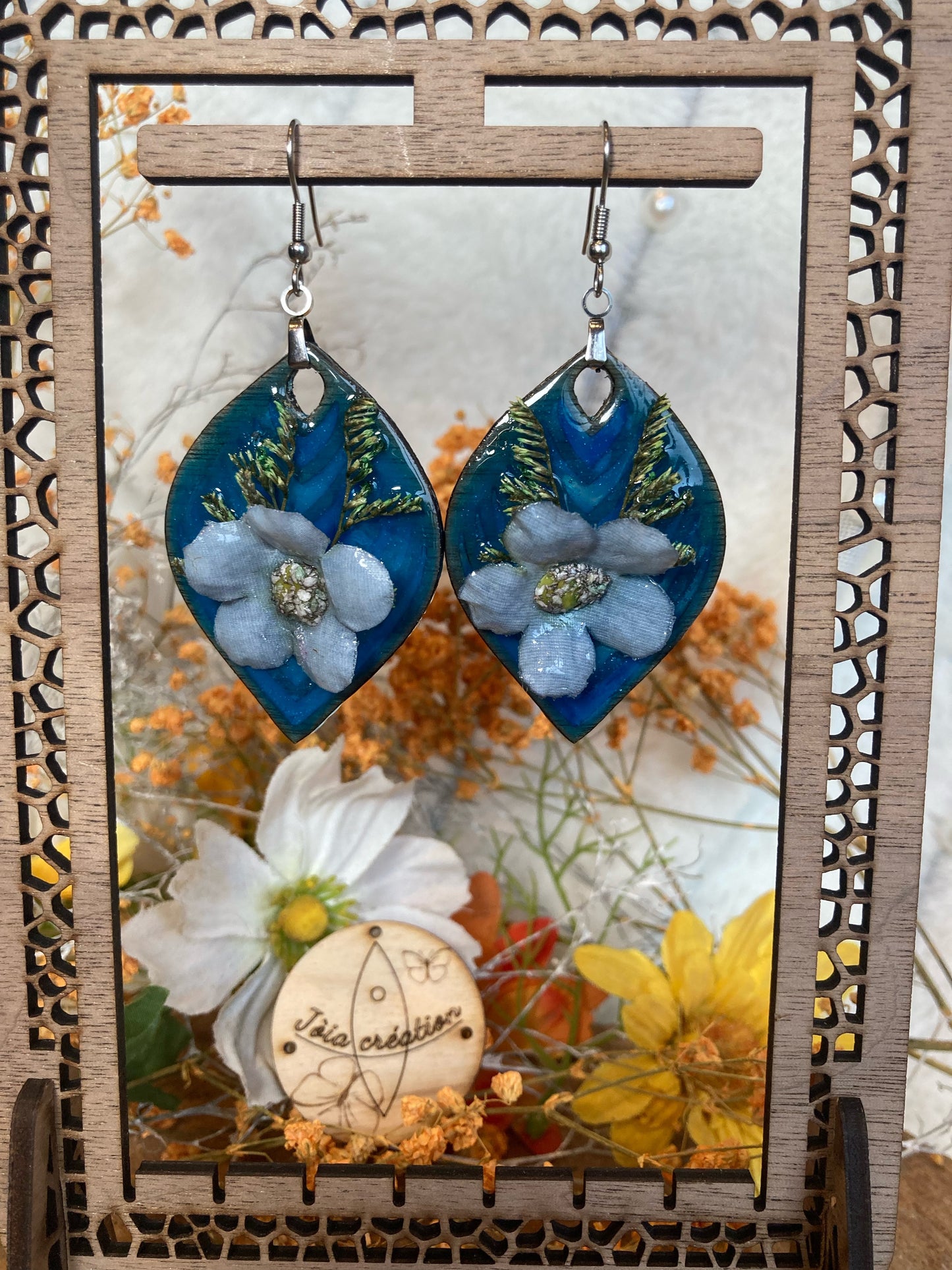 boucle florale bleutée